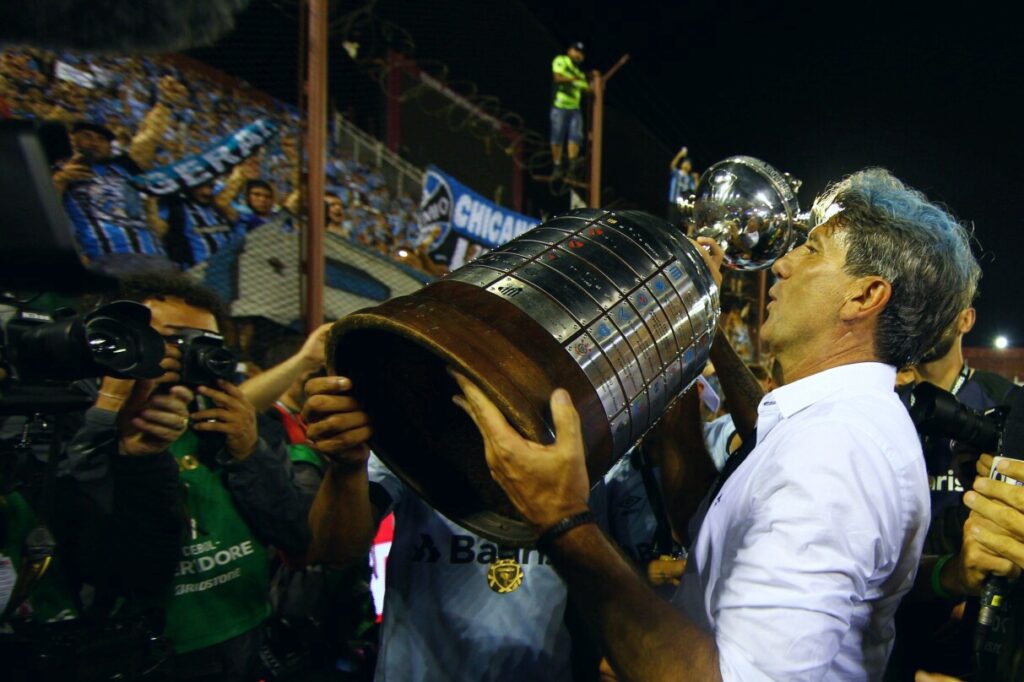 Renato Gaucho deixa comando do Gremio apos eliminacao na Copa Libertadores