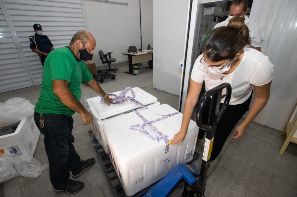 Sergipe inicia distribuicao das novas doses da vacina para os municipios neste sabado 10