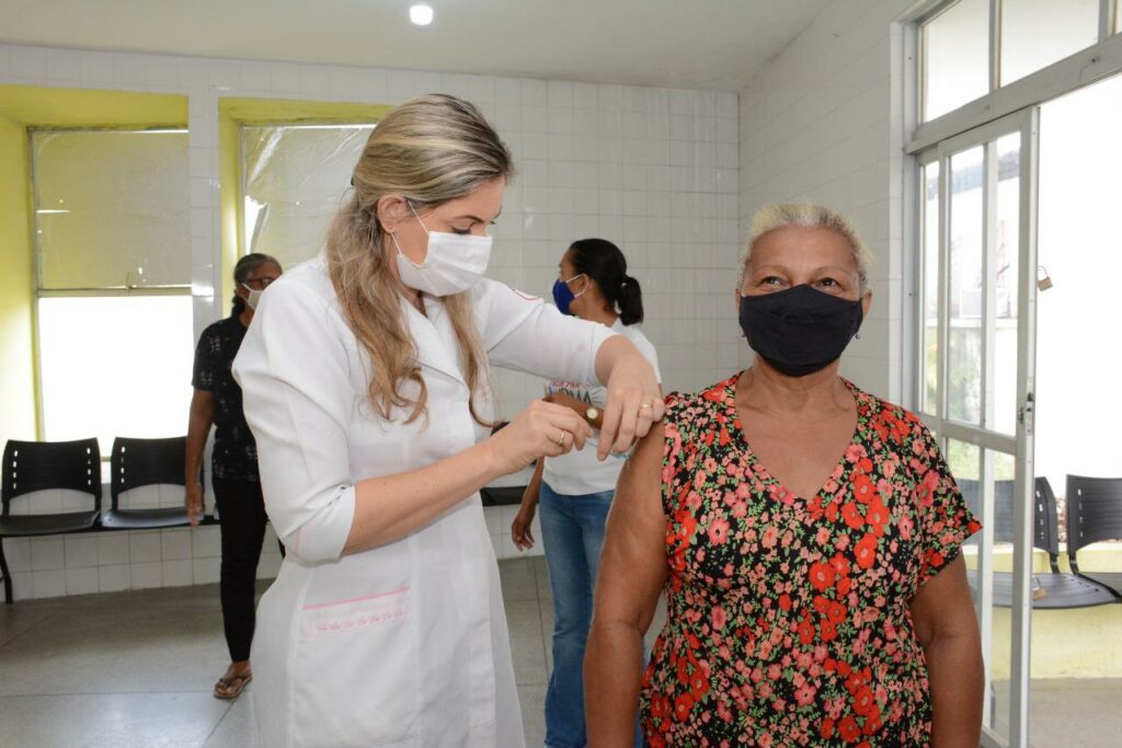 Socorro inicia vacinacao contra covid 19 em idosos com 61 anos ou mais nesta segunda 19