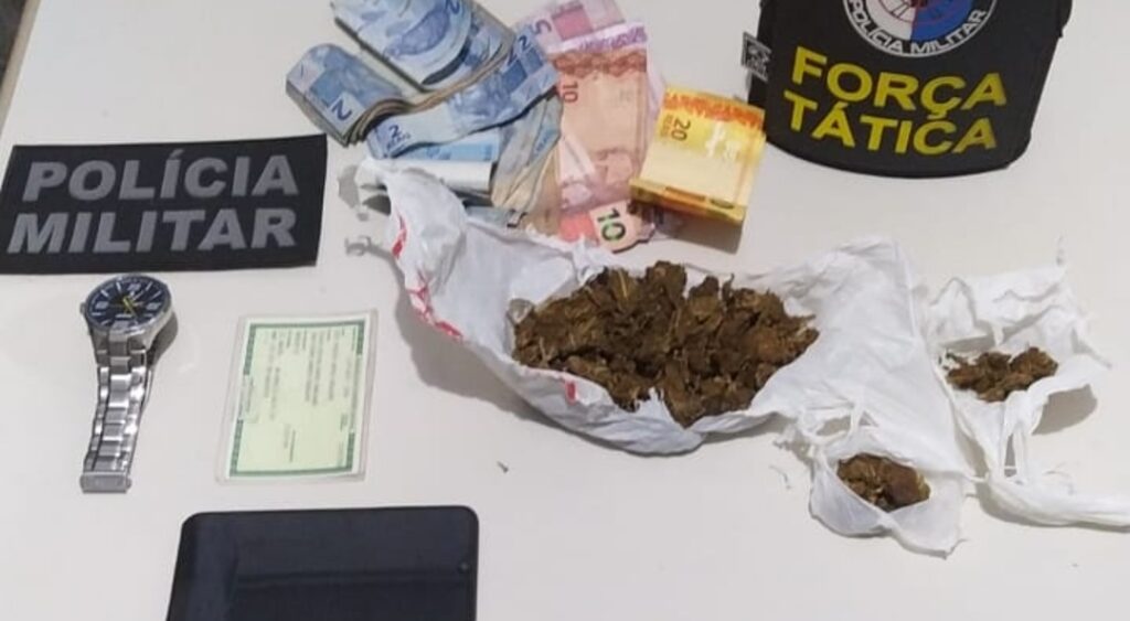 Suspeito de traficar drogas usando caixa de transporte de delivery e preso no Sao Conrado