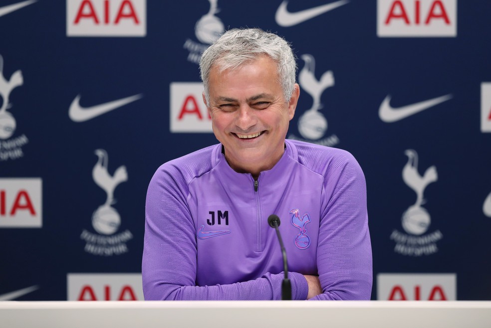 Tecnico Jose Mourinho e demitido do Tottenham