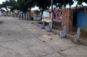 Totalmente abandonada diz leitor sobre situacao de praca no Santa Maria1