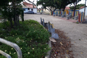 Totalmente abandonada diz leitor sobre situacao de praca no Santa Maria2