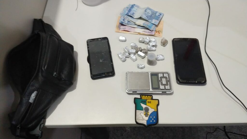Tres suspeitos de trafico de drogas sao presos no Conjunto Jardim em Socorro