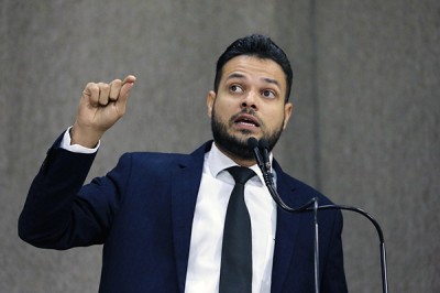 Vereador Anderson de Tuca pede auxilio para donos de bares e restaurantes