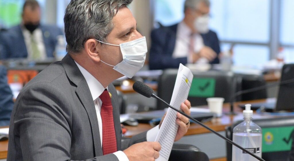 Acredito que a CPI pode mostrar claramente essa condicao de genocida de Bolsonaro diz Rogerio Carvalho