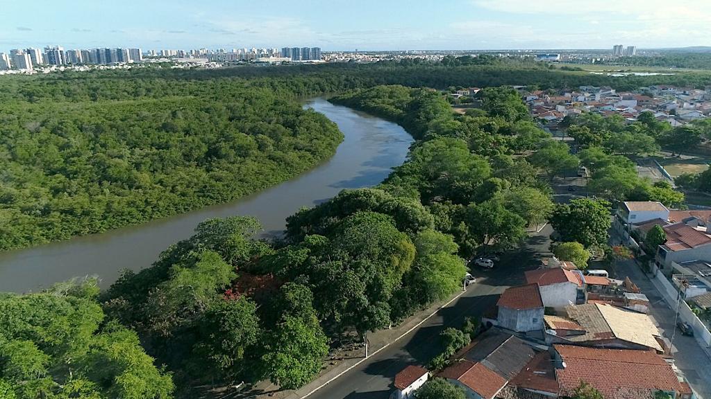 Alta da mare pode chegar a 2 metros nesta terca 11 Aracaju tem tempo instavel com maxima de 28oC