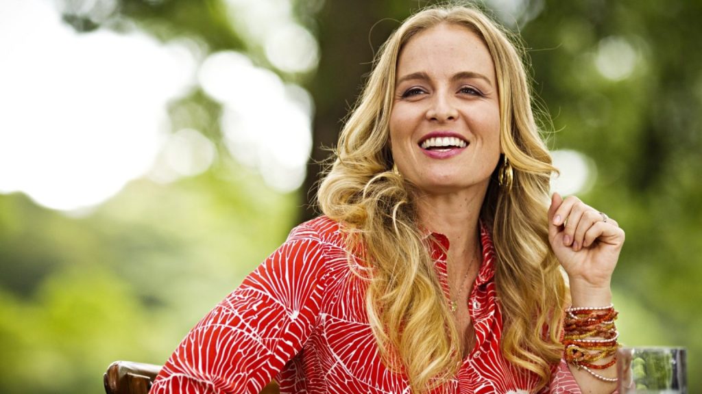 Angelica retorna a Globo e assina contrato milionario para apresentar programa aos domingos