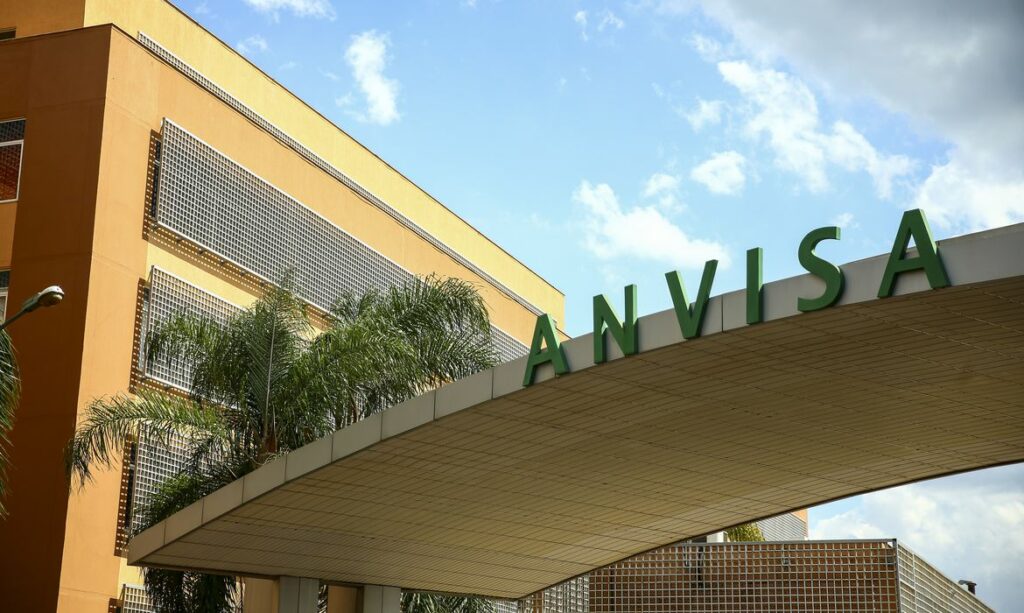 Anvisa manda suspender uso da Astrazeneca em gestantes Saude investiga morte de gravida