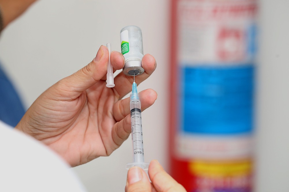 Anvisa pede atualizacao de bula da vacina de