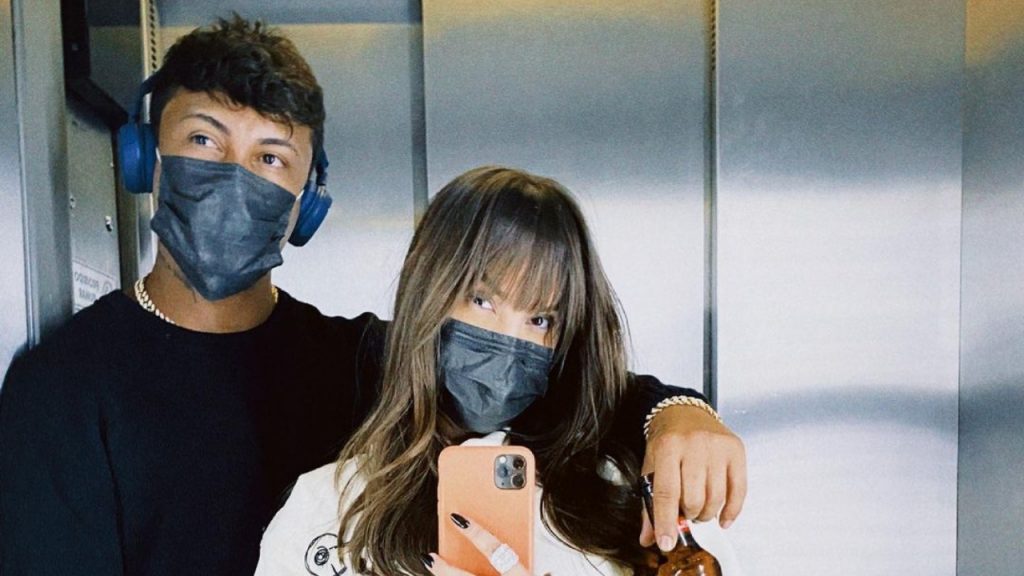 Apos rumores ex BBB Thais assume namoro com cantor Xama
