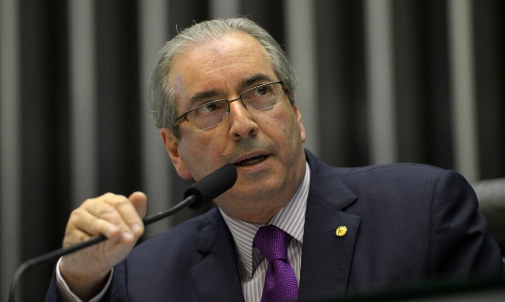Apos ter prisao domiciliar revogada Eduardo Cunha agradece carinho e deseja feliz Dia das Maes no Twitter
