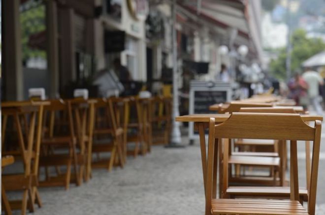 Aracaju adere a decreto estadual e autoriza abertura de bares shoppings e praias aos sabados