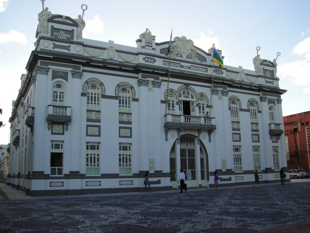 Bancarios combram vacinacao contra covid 19 da categoria em manifestacao na frente do Palacio do governo