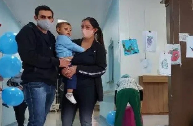 Bebe que sobreviveu a ataque em creche de Santa Catarina recebe alta do hospital