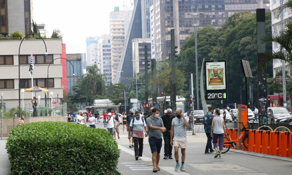 Brasil chega a 1519 milhoes de casos e 4223 mil mortes por covid 19