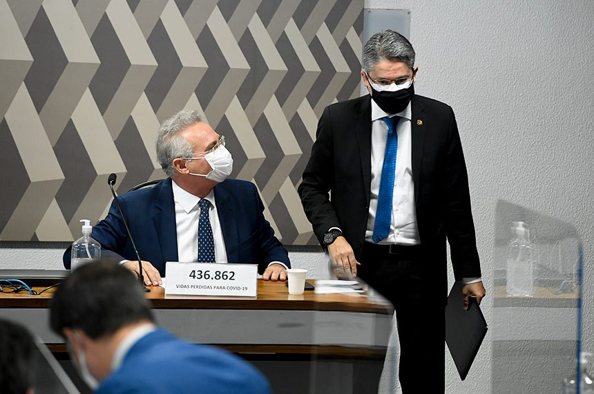 CPI pode investigar ministerio paralelo e quebrar sigilos do vereador Carlos Bolsonaro
