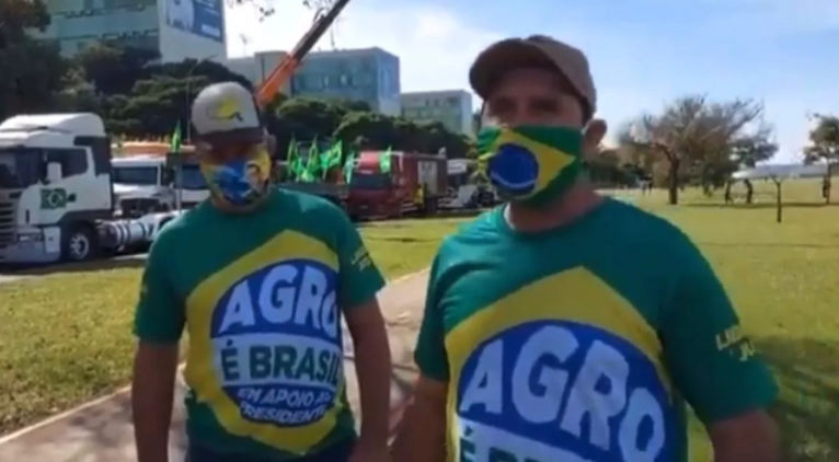 Caminhoneiros e cristaos se mobilizam em apoio a Bolsonaro em Brasilia veja video1