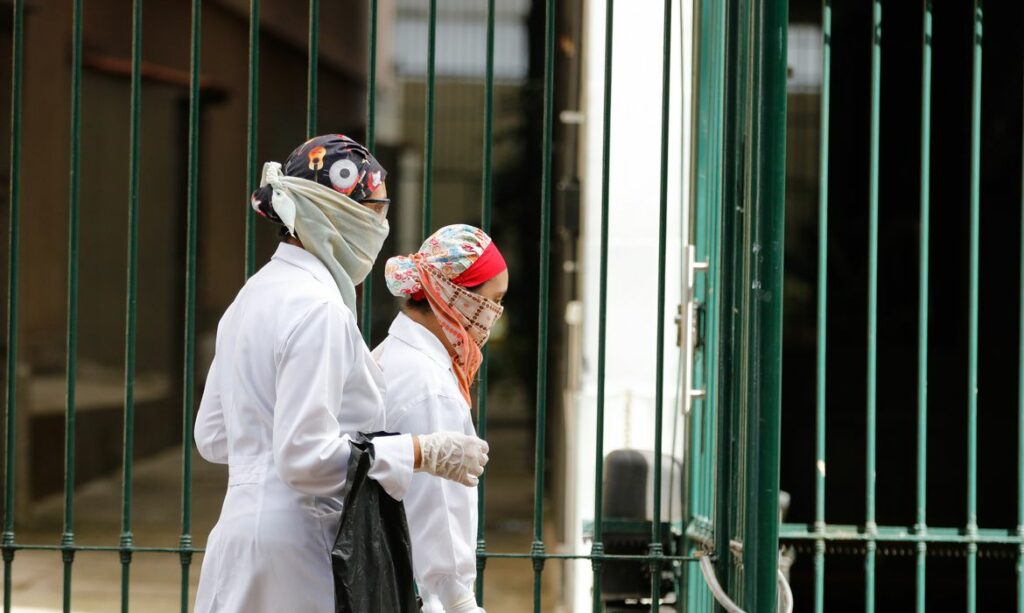 Coronavirus Casos sobem para 155 milhoes e mortes para 4326 mil no Brasil