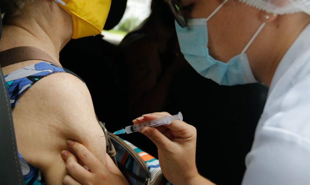 Covid 19 Governo compra 100 milhoes de doses da vacina da Pfizer