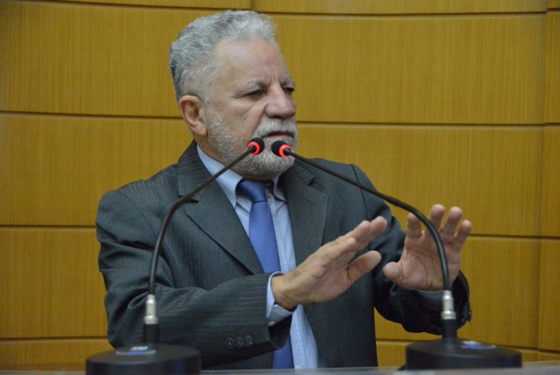 Deputado Francisco Gualberto repudia homenagem da Alese ao dono da Havan