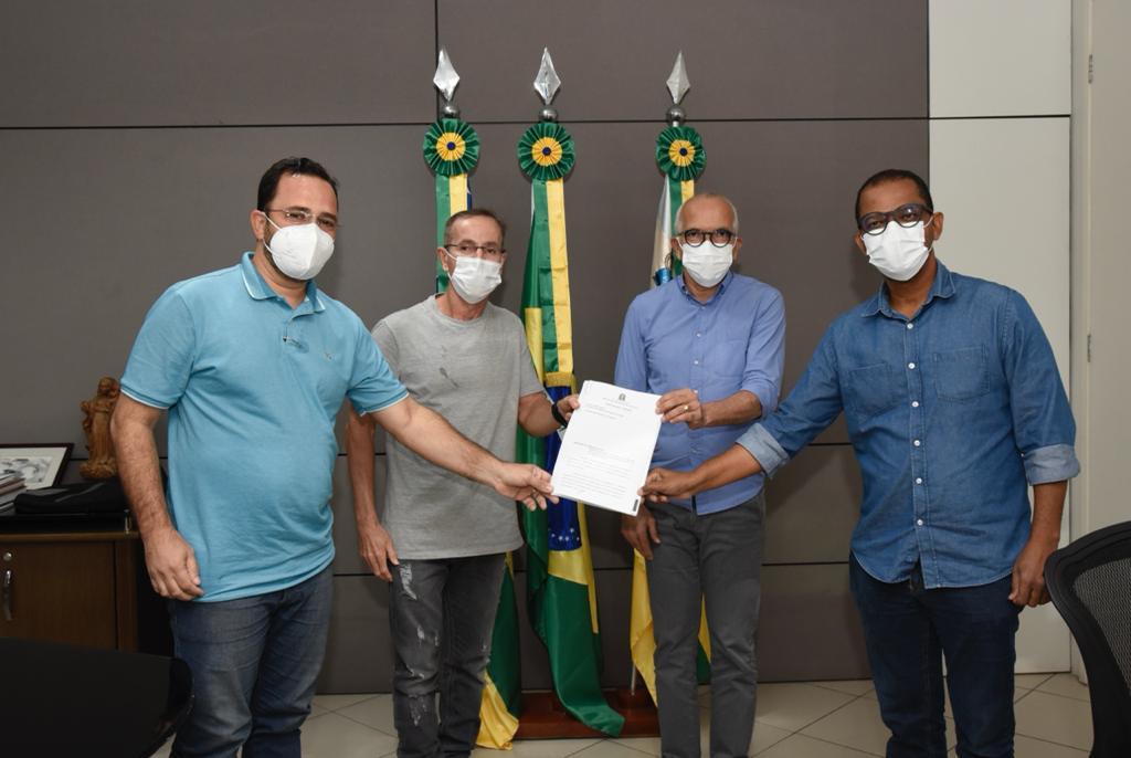 Edvaldo entrega Projeto de Lei de Diretrizes Orcamentarias 2022