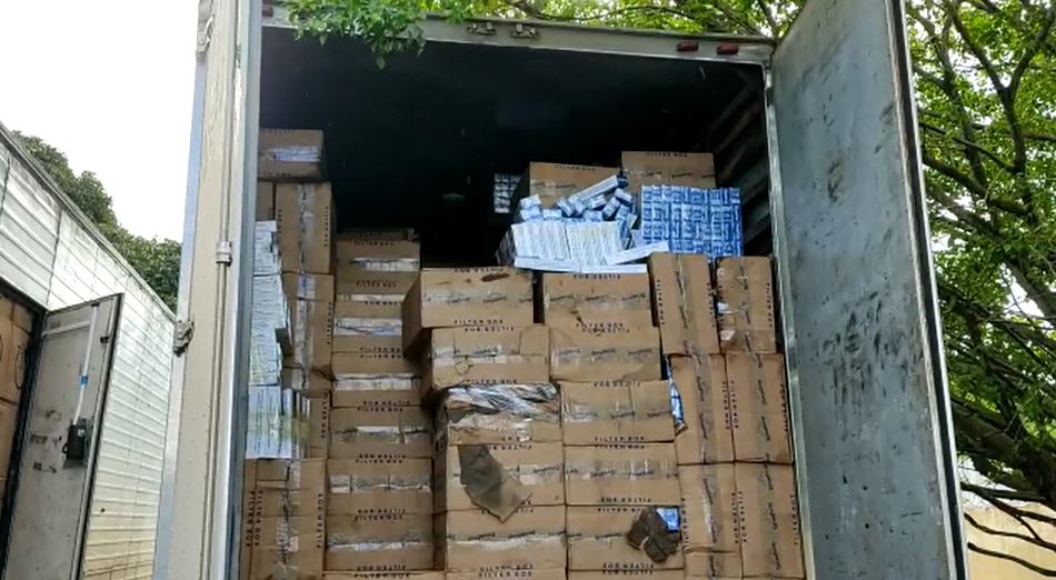 Embarcacoes com 50 toneladas de cigarros contrabandeados apreendidas em Indiaroba vieram do Suriname diz policia