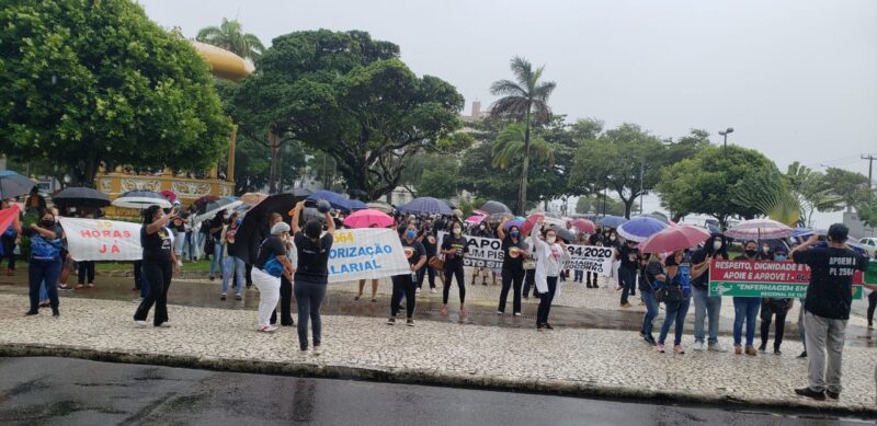 Enfermeiros fazem manifestacao em Aracaju pelo piso salarial em tramitacao no Congresso