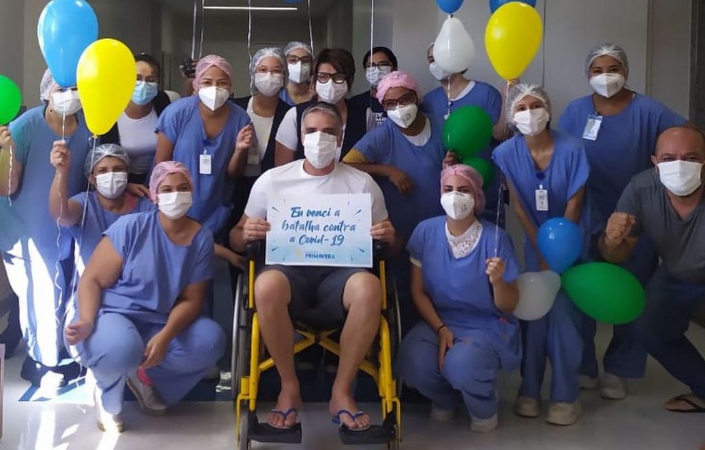 Fabio Reis recebe alta e deixa hospital apos 15 dias internado e1622124584642