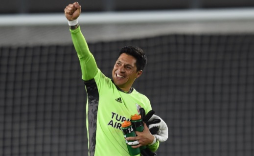 Inusitado Com goleiro improvisado e sem reservas River ganha partida na Libertadores
