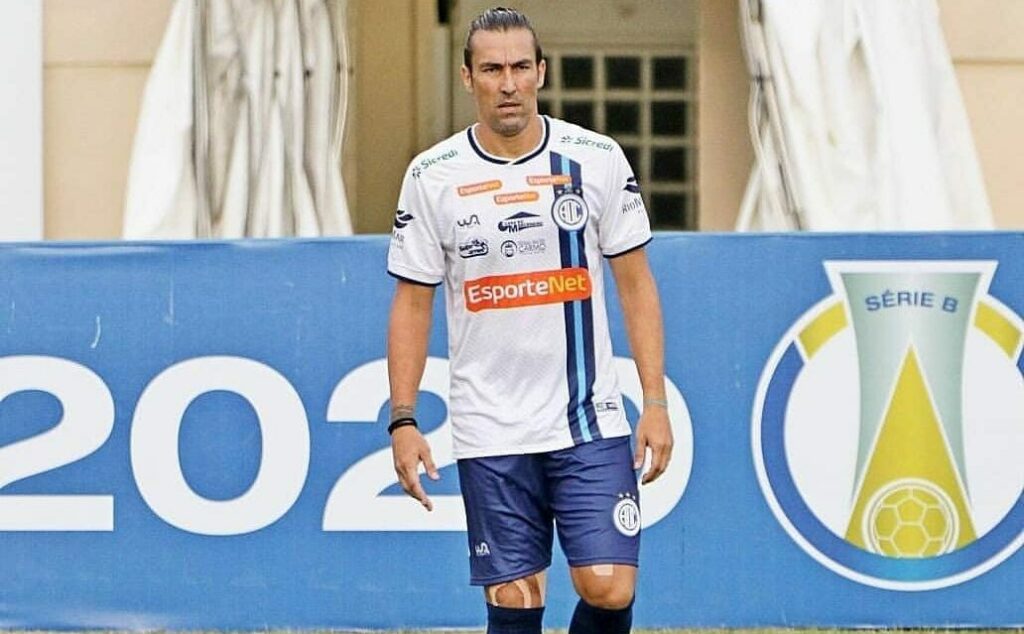 Justica determina reintegracao do atacante Leandro Kivel ao elenco do Confianca e1621445882321