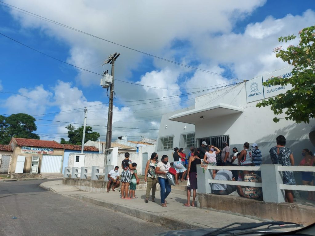 Leitor denuncia aglomeracao na Unidade de Saude Celso Daniel no Bairro Santa Maria