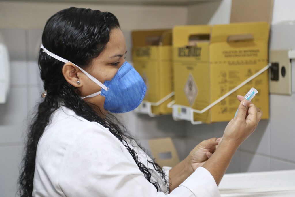 Mais de 3 mil pessoas sao vacinadas contra covid 19 em Aracaju neste sabado 15