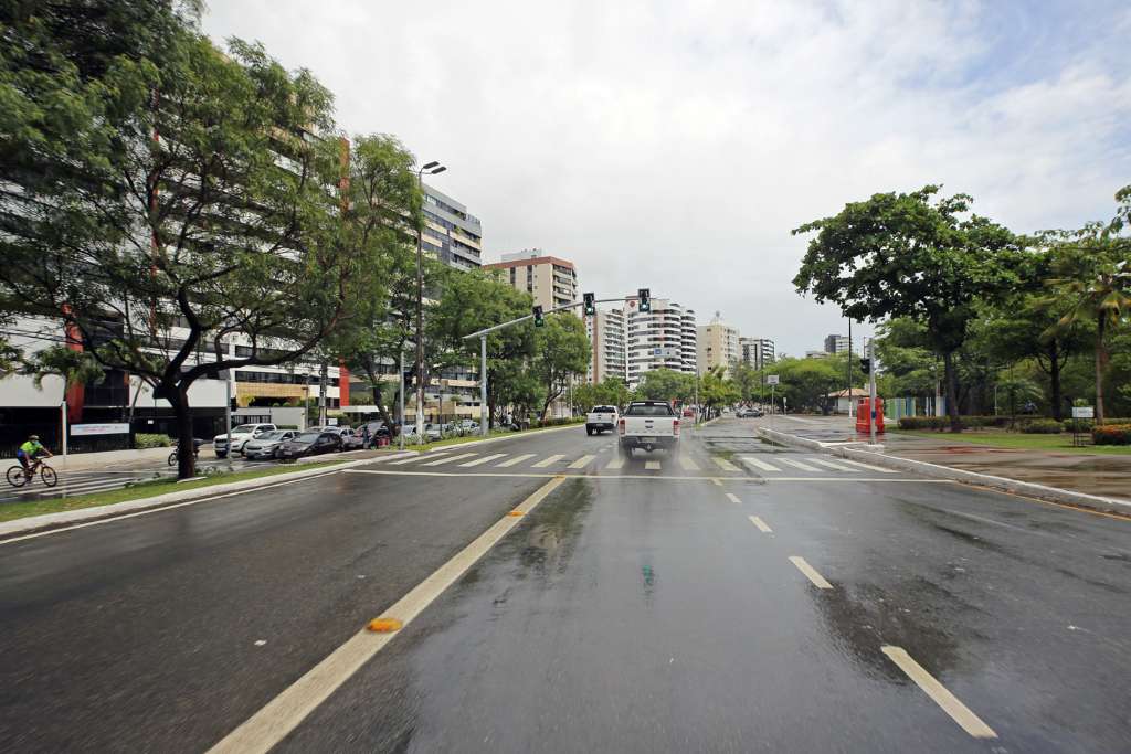 Mare alcanca ate 18 metros neste domingo 2 em Sergipe Aracaju tem tempo instavel com maxima de 29oC