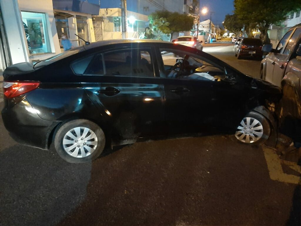 Motorista embriagado causa dois acidentes no Siqueira Campos