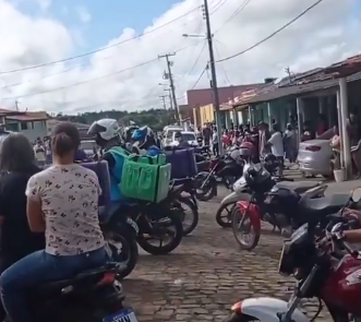 Motoristas por aplicativo de Lagarto fazem manifestacao apos morte de colega em acidente veja videos