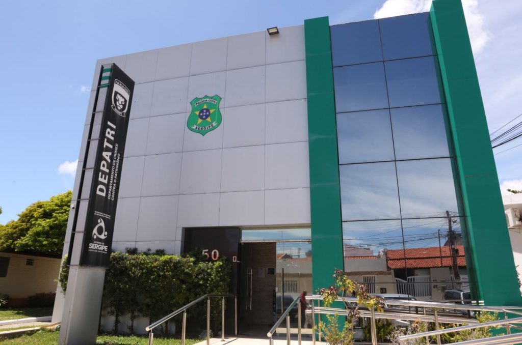 Mulher e presa por captar contas bancarias e aplicar golpe de R 300 mil em site de vendas