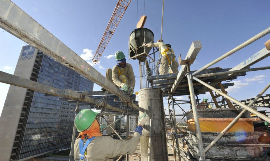 Projecao de crescimento do PIB passa de 32 para 35
