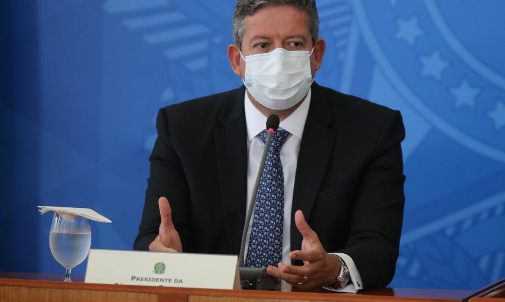 Reforma tributaria deve ser fatiada em tres ou quatro projetos diz Lira