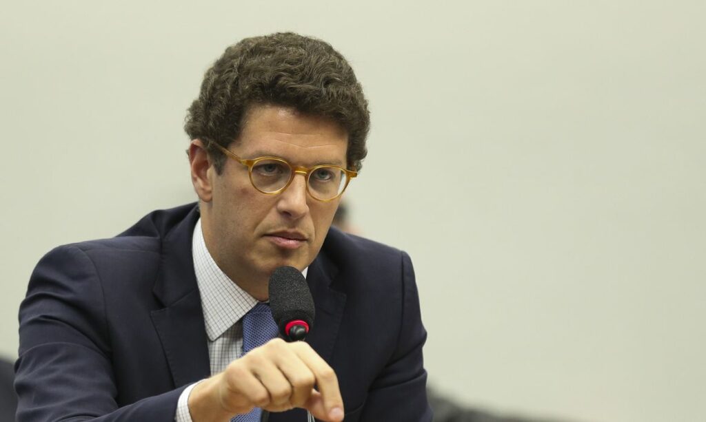 Ricardo Salles e presidente do Ibama sao alvos de operacao da PF que investiga exportacao ilegal de madeira