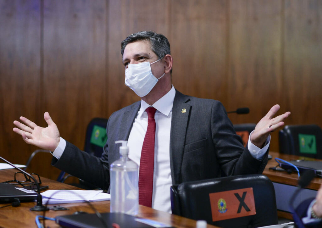 Rogerio Carvalho desmente ex chefe da Secom de Bolsonaro durante depoimento a CPI da Covid