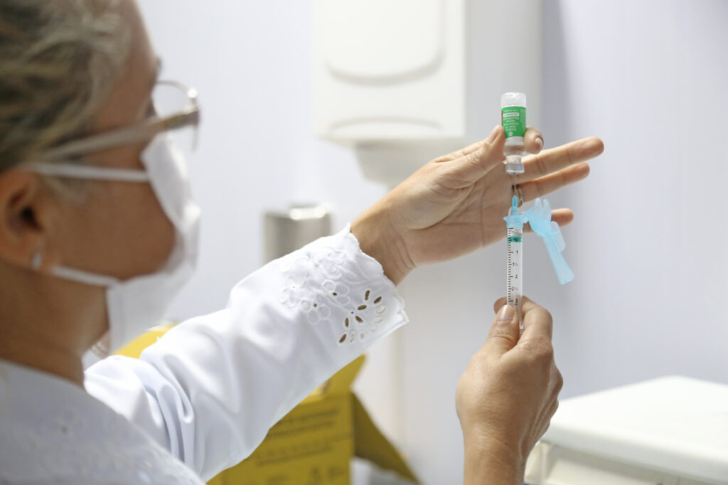 Segunda dose da vacina AstraZeneca esta sendo aplicada em dez pontos de vacinacao em Aracaju