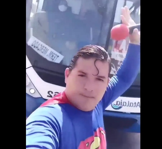 Superman sergipano sofre acidente e brinca agora vi eu sou de aco
