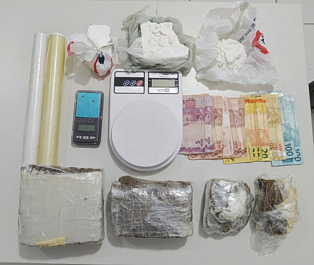 Suspeitos de trafico de drogas sao presos com cocaina e quatro tabletes de maconha no Getulio Vargas