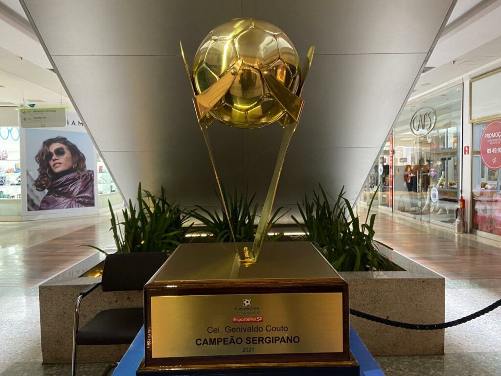 Torcedores podem visitar trofeu do Sergipao 2021 no shopping Riomar