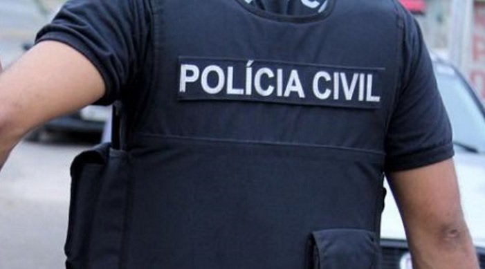 Treinador de futebol e preso suspeito de estuprar jogadores adolescentes