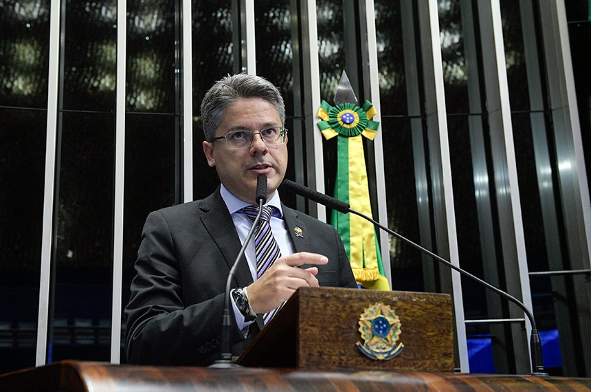 ‘Capita cloroquina repete tecnicas de desinformacao e opta por ignorar fatos afirma Alessandro Vieira