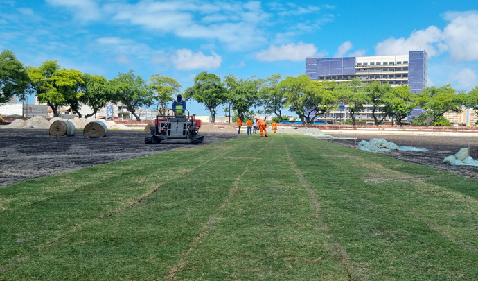 Apos ceder campo para Hospital de Campanha estadio Joao Hora passa por implantacao de novo gramado