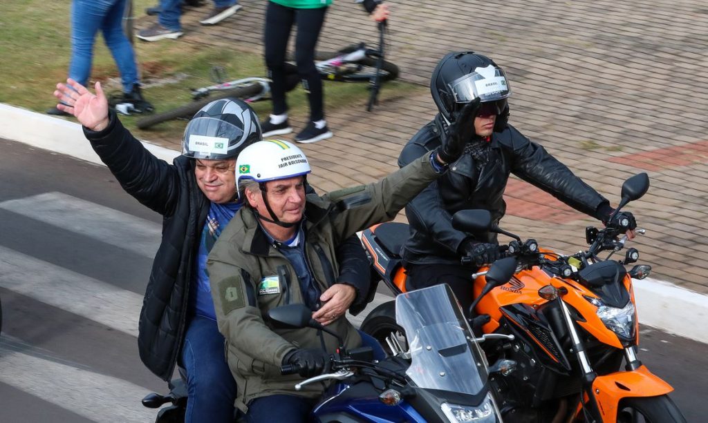 Bolsonaro participa de ato com motociclistas em Chapeco
