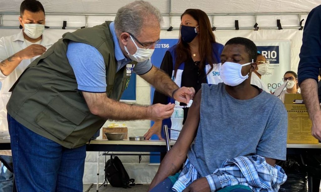 Brasil aplica mais de 256 milhoes de doses de vacina em 24 horas